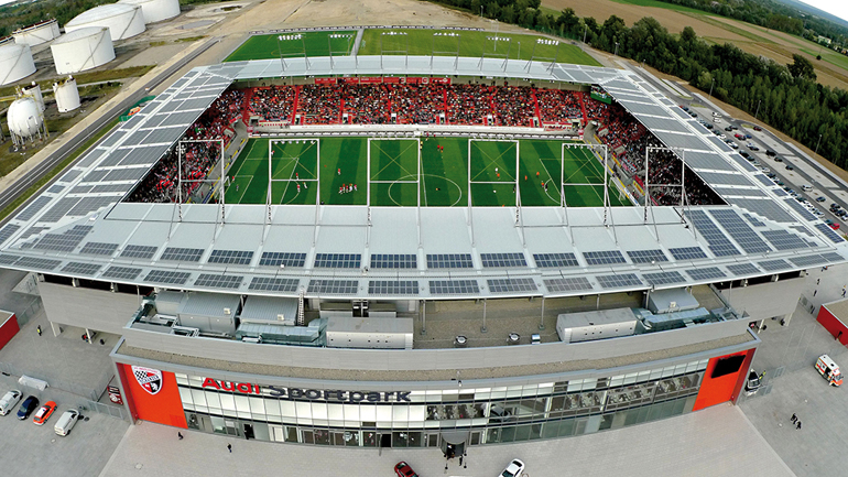 Der "AUDI Sportpark" des Bundesliga-Aufsteigers Ingolstadt: 15.000 Sitzplätze, 14 Monate Bauzeit, 20 Mio. Euro Kosten.