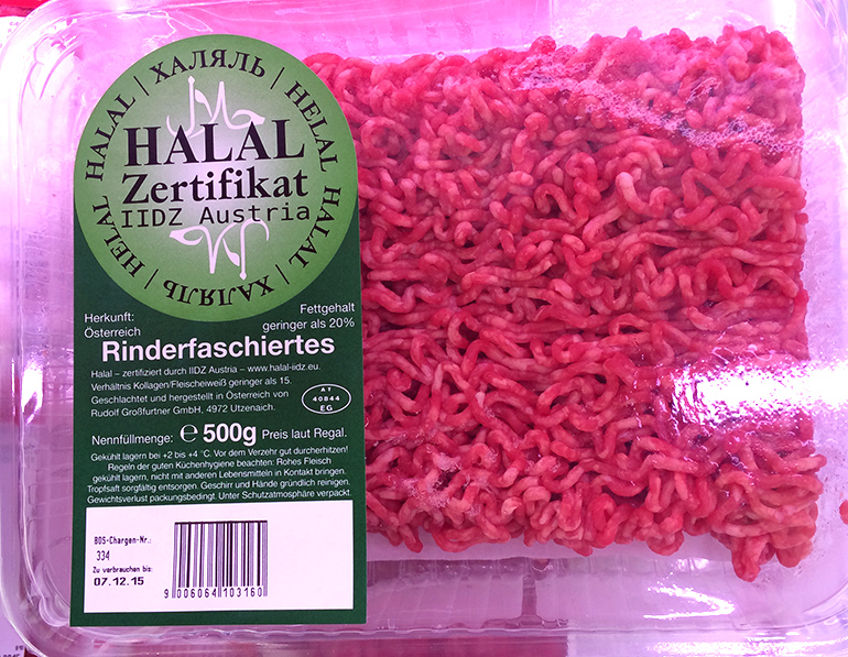 Auch die Handelskette MERKUR bietet vermehrt 'HALAL'-Fleisch an.