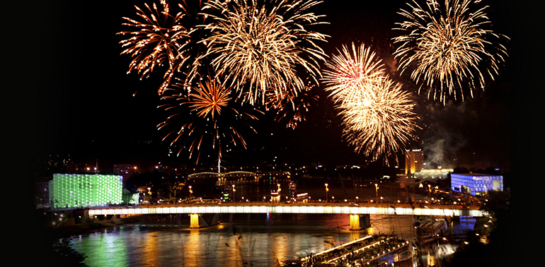 Vom Schloss aus gesehen: Blick auf Linz im Silvesterkleid