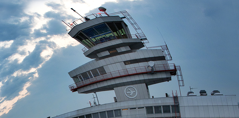 Im Vergleich mit Graz in Schräglage: der Flughafen Linz
