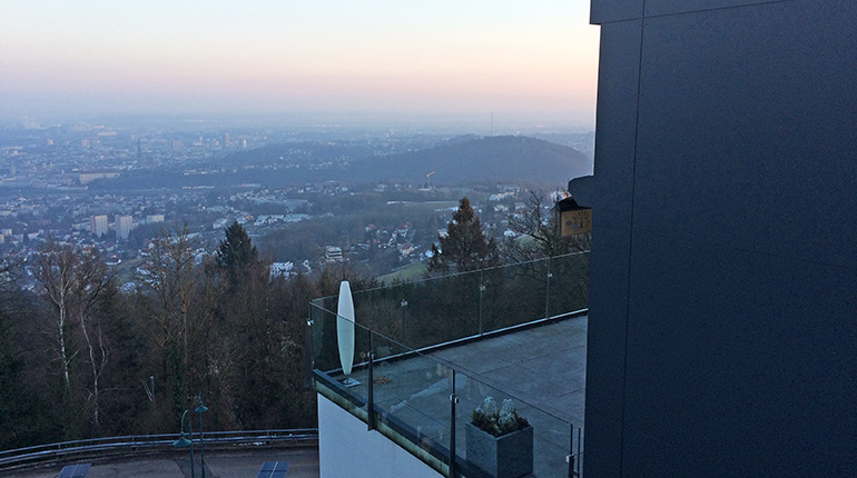 Noch ist die Terrasse leer, aber ab 04. März steppt hier der Bär.