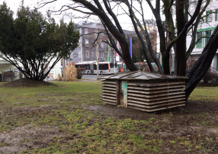 Mitten im Park, der eigentlich der Naherholung dient: die Belüftungstürme der Hessenpark-Tiefgarage.