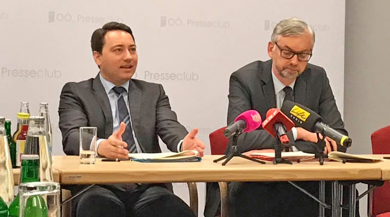 Naturschutzreferent LH-Stv. Manfred Haimbuchner (links) und Tourismus-Landesrat Michael Strugl verkünden das Aus für den geplanten Zusammenschluss von Hinterstoder und Wurzeralm