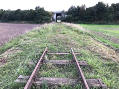 Die 1974 aufgelassene Trasse (danach gabs nur mehr einen Betrieb als Museumsbahn) der Florianer Bim