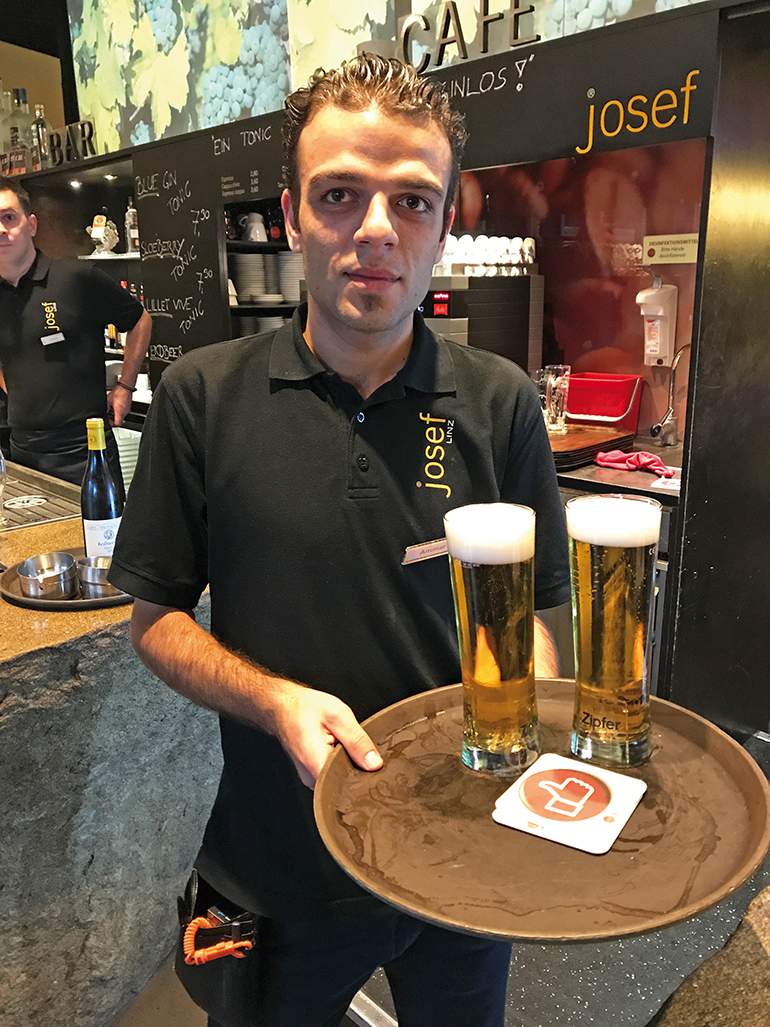 Wertvoller Mitarbeiter im JOSEF: Ammar.