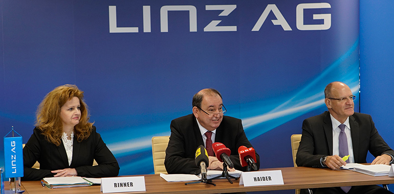 Pressekonferenz zur Bilanz des GJ 2017: v.l. VD Jutta Rinner, GD Erich Haider, VD Wolfgang Dopf; LAG-Center, 30.01.2018