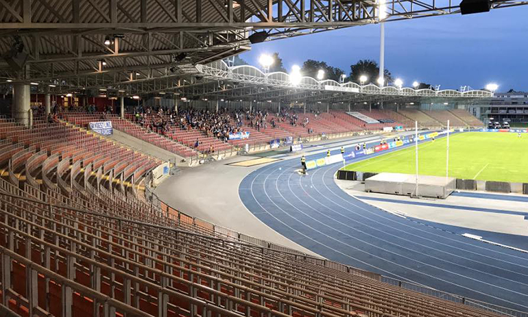 Trist: die Gugl bei einem Heimspiel des FC Blau-Weiß Linz … der Zweitligist spielt momentan als Einziger auf der Gugl.