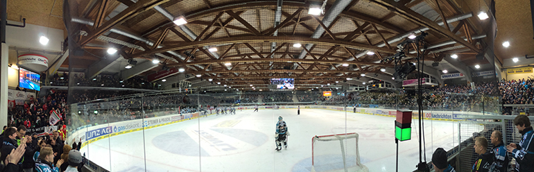 Die Linzer Keine Sorgen-Eisarena fasst derzeit knapp 5.000 Fans.