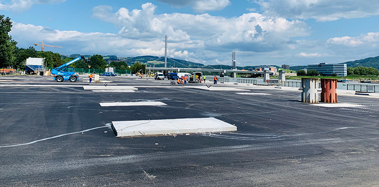 Die 12.000 Quadratmeter große, geteerte und betonierte "Manipulationsfläche" bei der Neuen Donaubrücke soll bis 2021 einer Naherholungszone am Wasser weichen