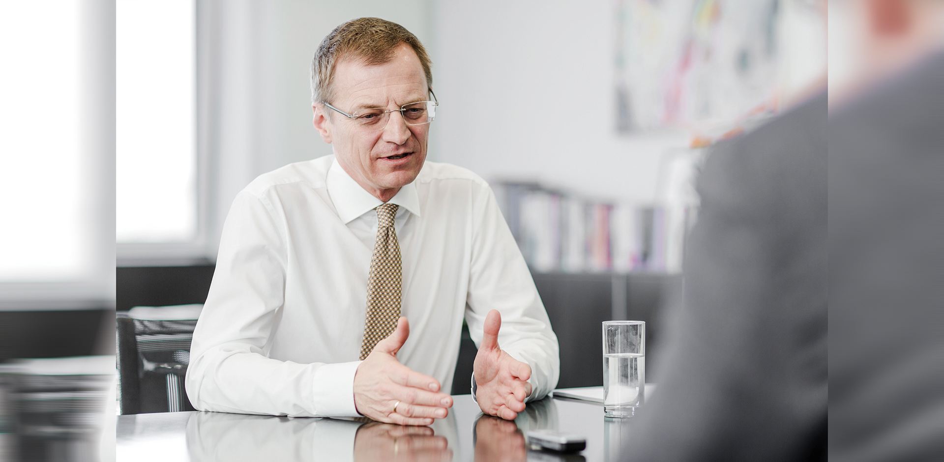 Interview mit designiertem Landeshauptmann von Oberösterreich, Mag. Thomas Stelzer, Redakteur Der Standard Markus Rohrhofer, im Landesdienstleistungszentrum