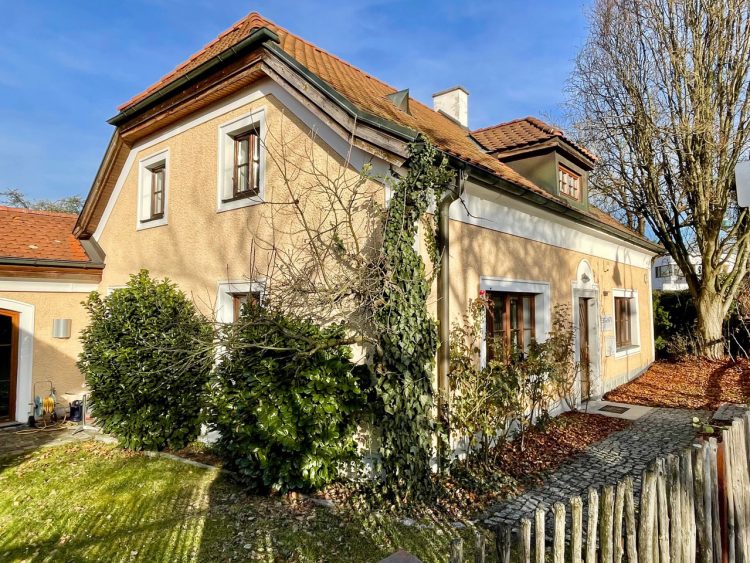 Soll großzügigem Neubau weichen:  Biedermeierhaus, Römerstraße 76